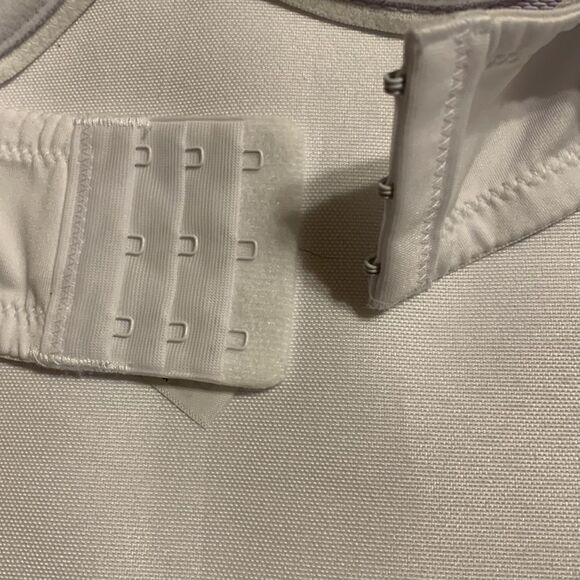 32A white bra adjustable straps to razor back - Picture 6 of 7